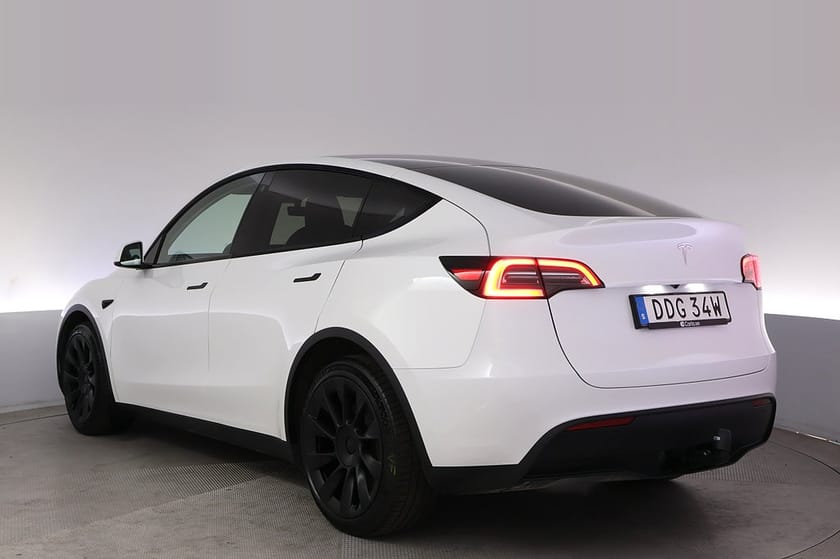 Bild 4 av Tesla Model Y Long Range AWD Autopilot Pano Drag 20"