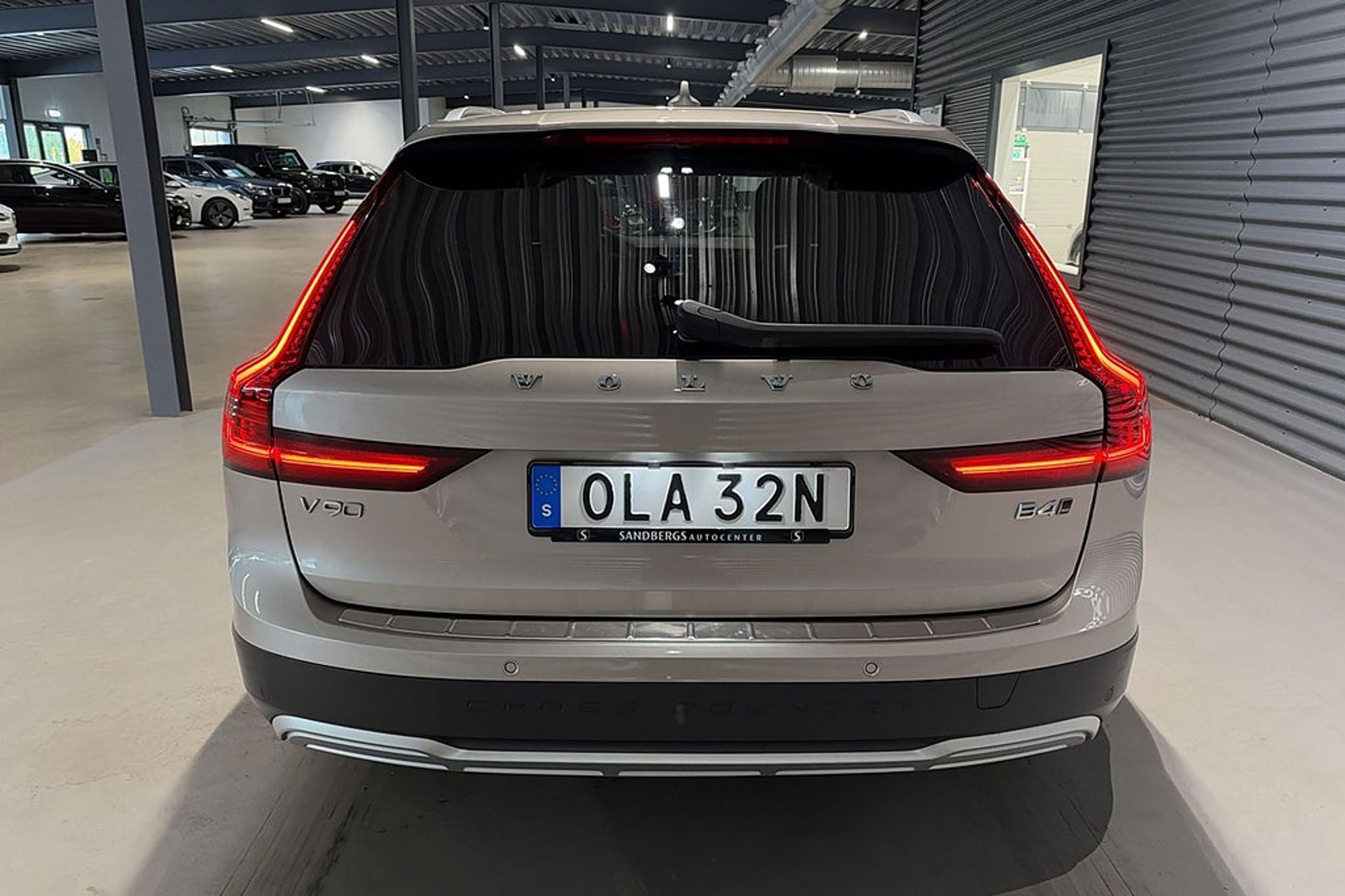 Volvo V90 Cross Country B4 AWD Plus 2023, photo 5/10