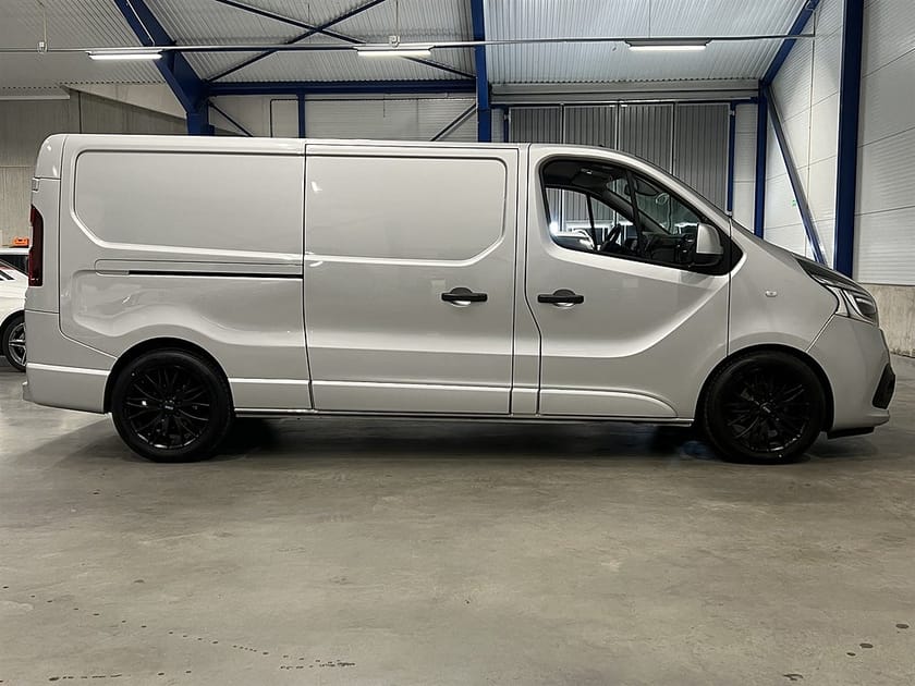 Bild 3 av Renault Trafic Skåpbil 3.0t 2.0 dCi 145 HK / L2 / Drag / Backkamera / Värmare /