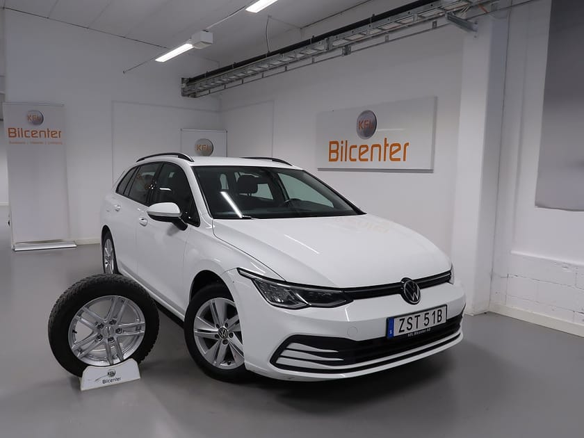 Bild 1 av Volkswagen Golf Sportscombi 1.5 eTSI V-Däck ingår Cockpit-CarPlay-Rattvärme-Adaptiv