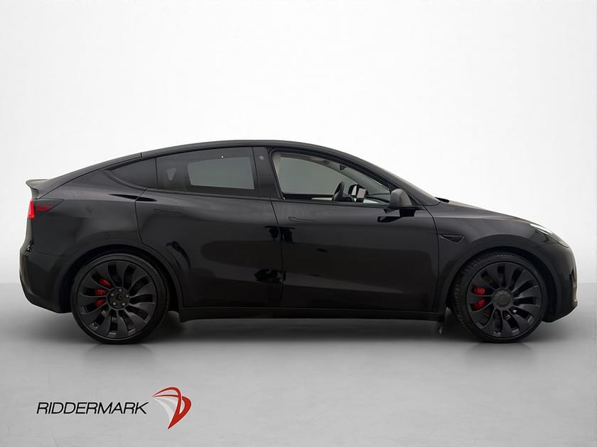 Bild 5 av Tesla Model Y Performance Long Range Ljus interiör Pano Drag