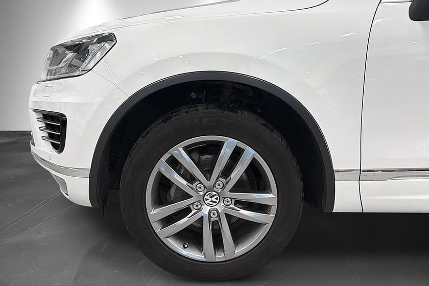 Bild 2 av Volkswagen Touareg 3.0 V6 TDI 262hk 4Motion R-Line Premium Drag Värm B-kam