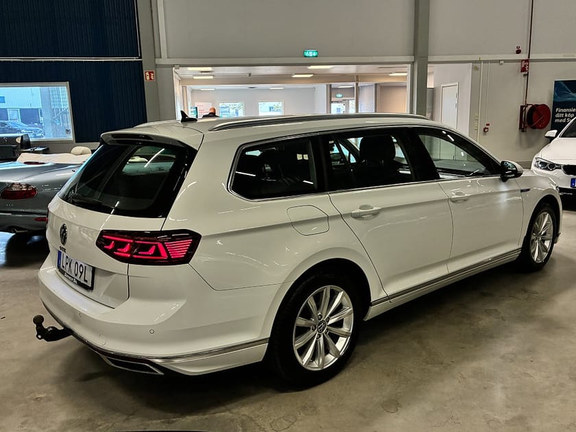 Bild 3 av Volkswagen Passat Sportscombi GTE | Executive | Cockpit | Drag | V-hjul