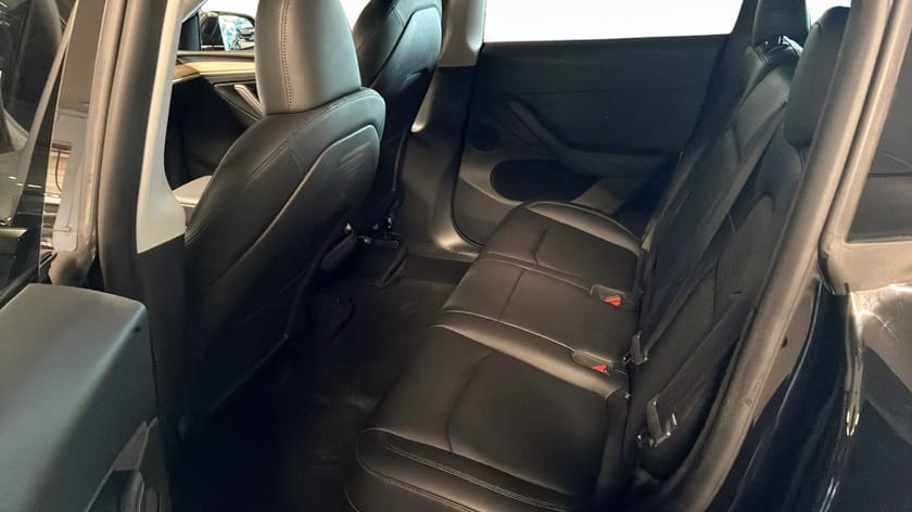 Bild 5 av Tesla Model Y Long Range AWD 514hk MOMS Drag Adp-fart Panorama