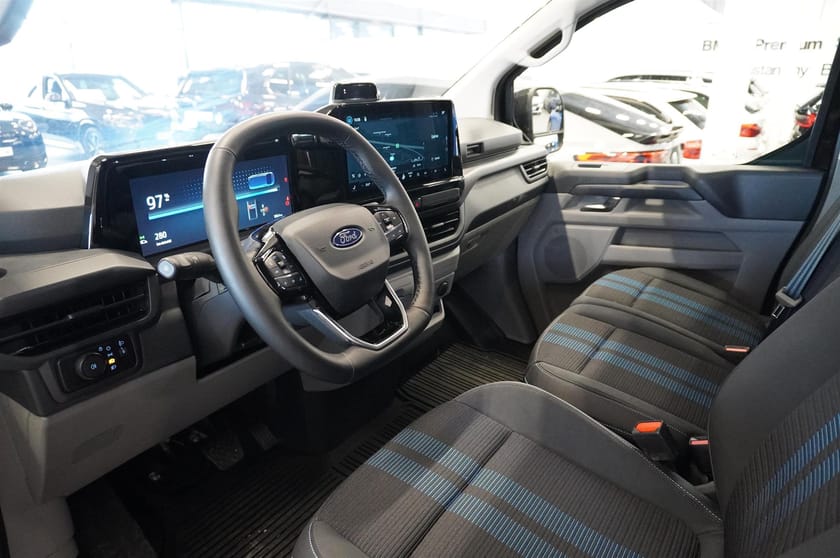 Bild 2 av Ford Transit Custom 82.5 kWh AWD E-Custom Skåp Sport 340l Elmotor 210kw 286hk 1-Växlad El