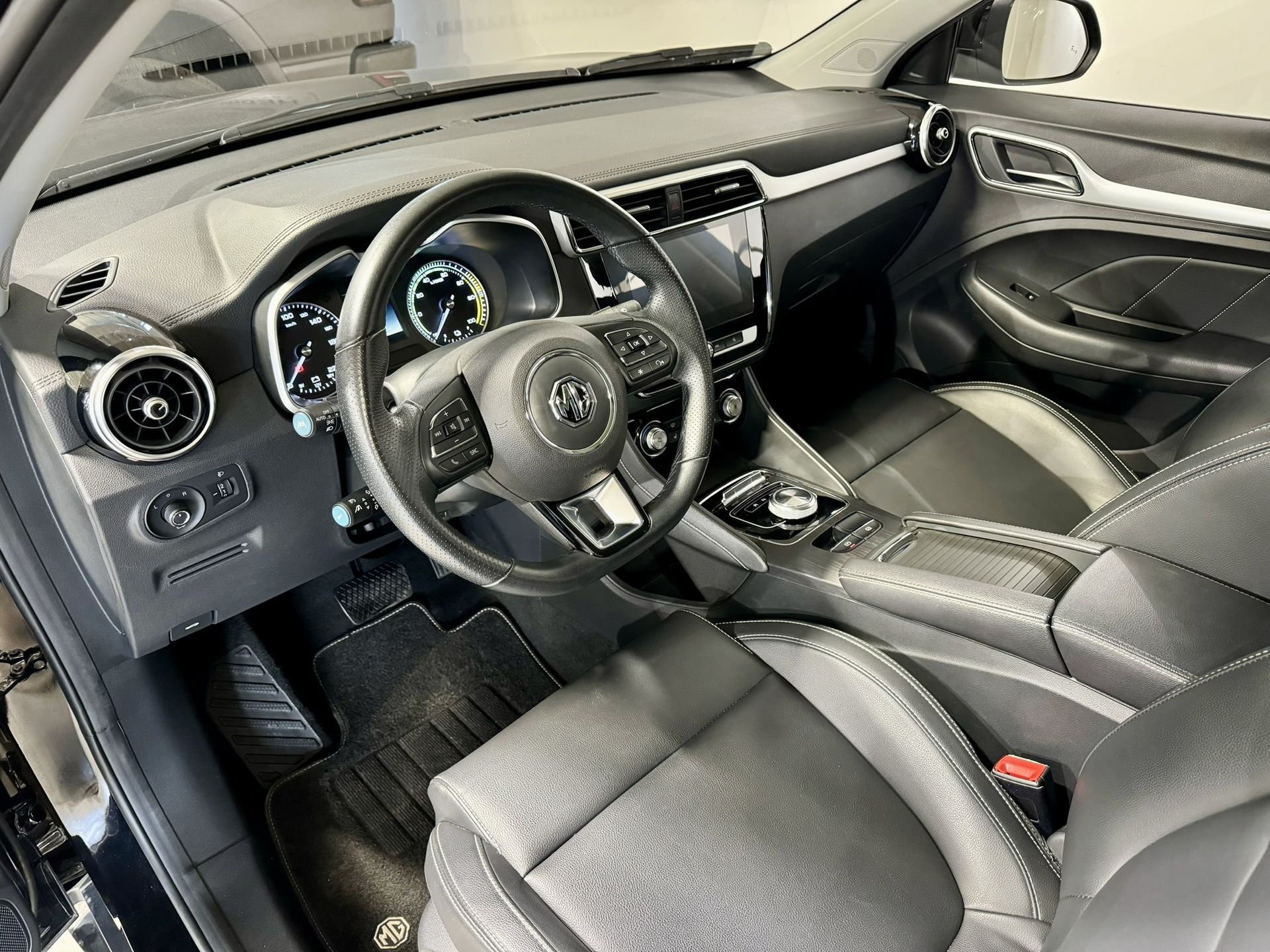 MG ZS EV Luxury 2021, bild 6/10