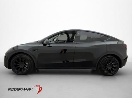 Tesla Model Y Long Range AWD Värmepump Drag  Pano Autopilot
