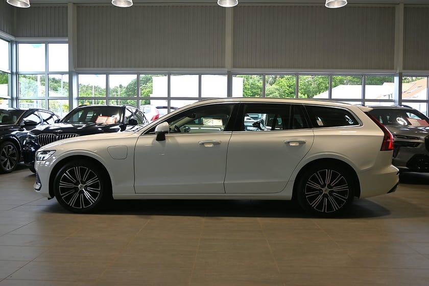 Bild 2 av Volvo V60 Recharge T6 AWD Inscription Exp Läder Navigation Drag