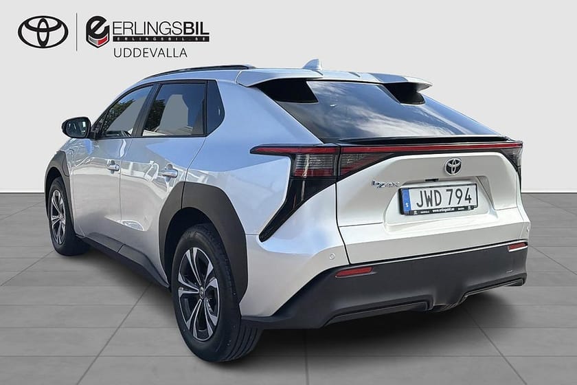 Bild 3 av Toyota bZ4X FWD STYLE PREMIUMPAKET / V-HJUL / 2,95% RÄNTA