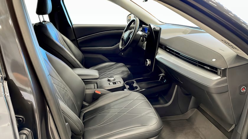 Bild 3 av Ford Mustang Mach-E Standard Range RWD / B&O / 360-kamera