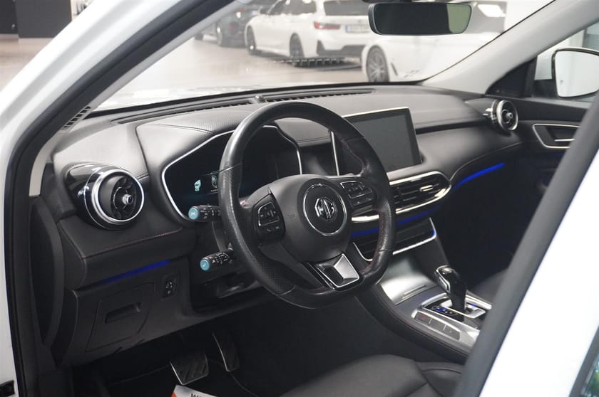 Bild 2 av MG EHS PHEV Luxury Pano 360 CarPlay