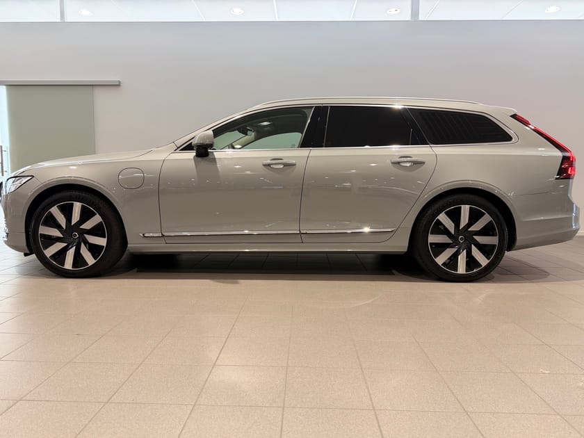 Bild 3 av Volvo V90 Recharge T6 Core Edition II / 360 kamera / Dragkrok /