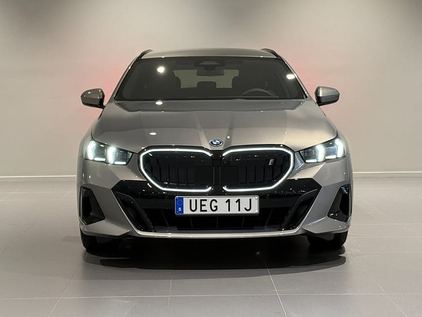 Bild 2 av BMW i5 eDrive40 Touring M Sport Pro Drag H/K Adpt Farth