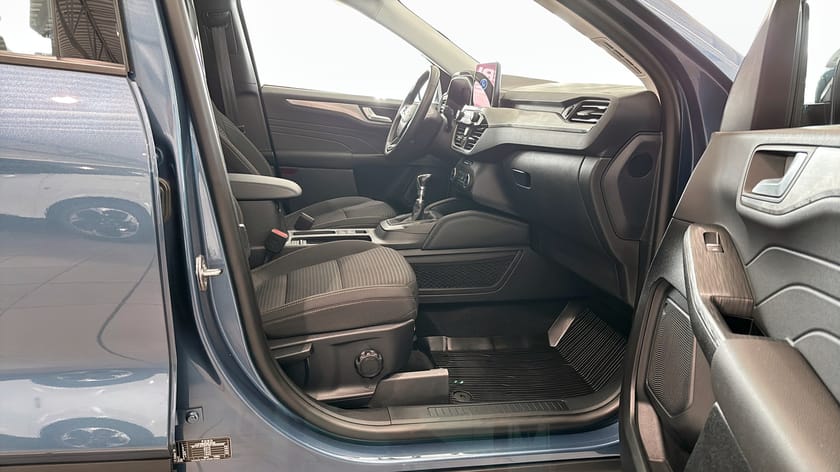 Bild 3 av Ford Kuga 1.5T 150hk Titanium Manuell Rattvärme Backkamera