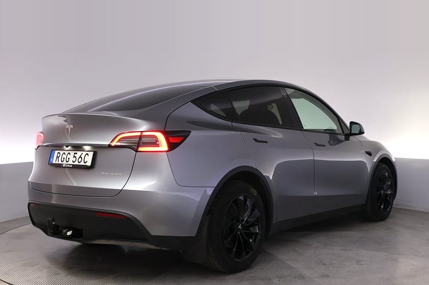 Bild 5 av Tesla Model Y Long Range AWD EAP Uppg.AP Pano Drag