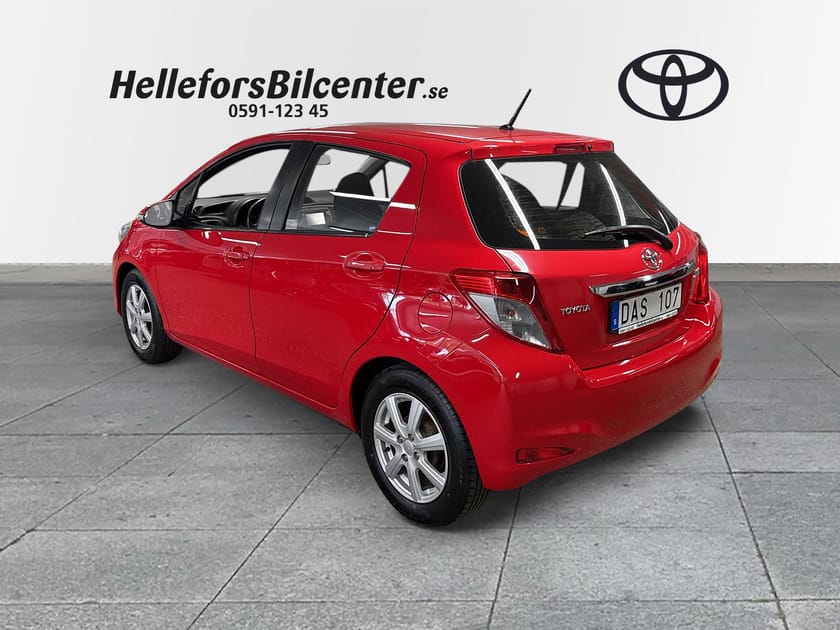 Bild 4 av Toyota Yaris 1,33 100hk AC Vinterhjul Backkamera Blåtand