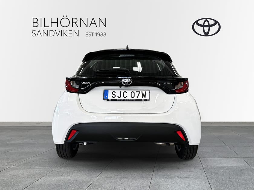 Bild 4 av Toyota Yaris Hybrid 115 1,5 Active Vinterhjul