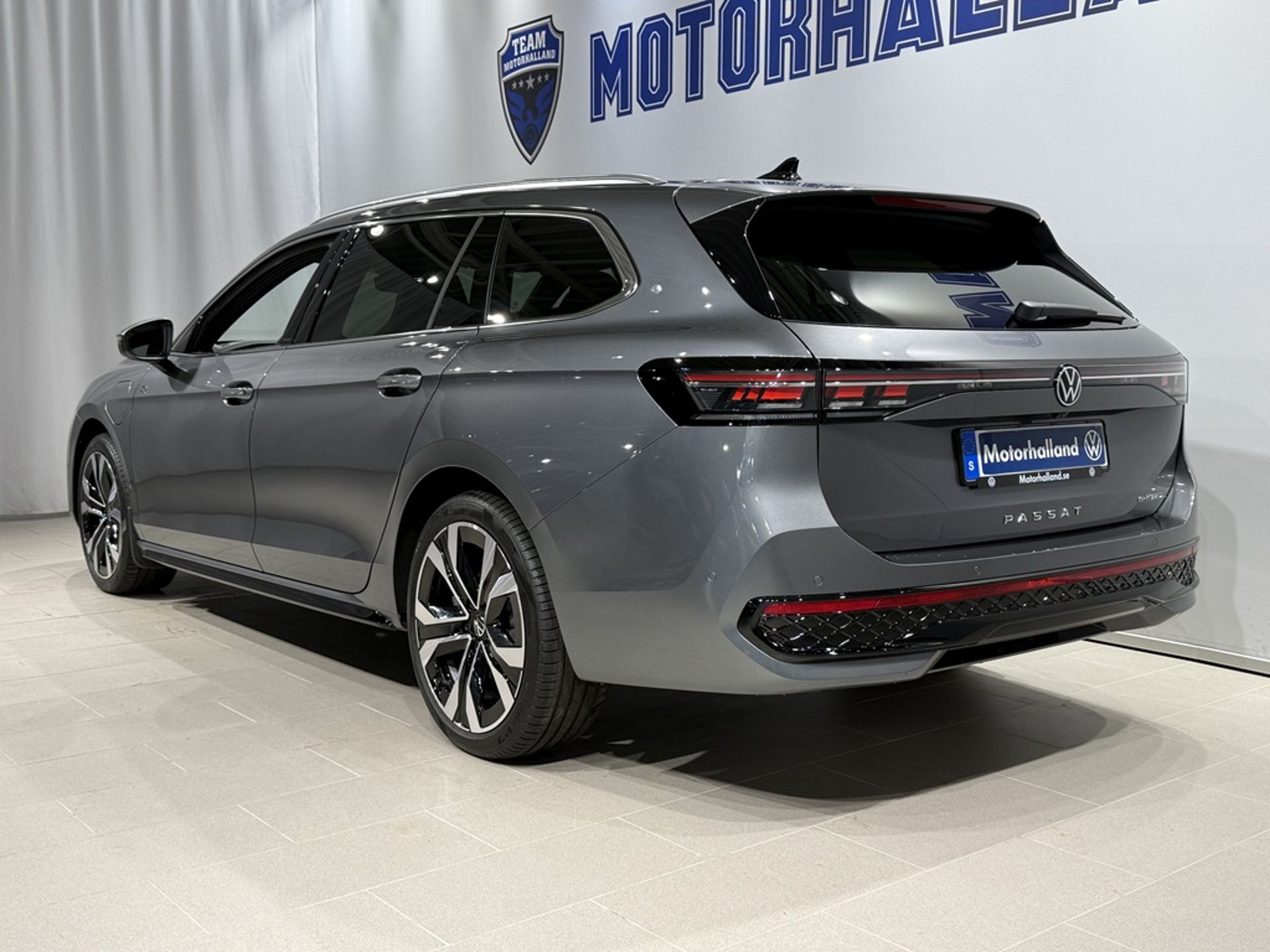Volkswagen Passat Variant eHybrid 2027, photo 5/10