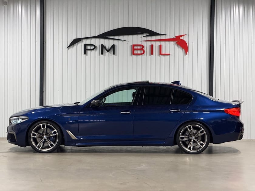 Bild 5 av BMW M550i xDrive Sedan / Ultimate Edition / Svensksåld / Massage / B&W