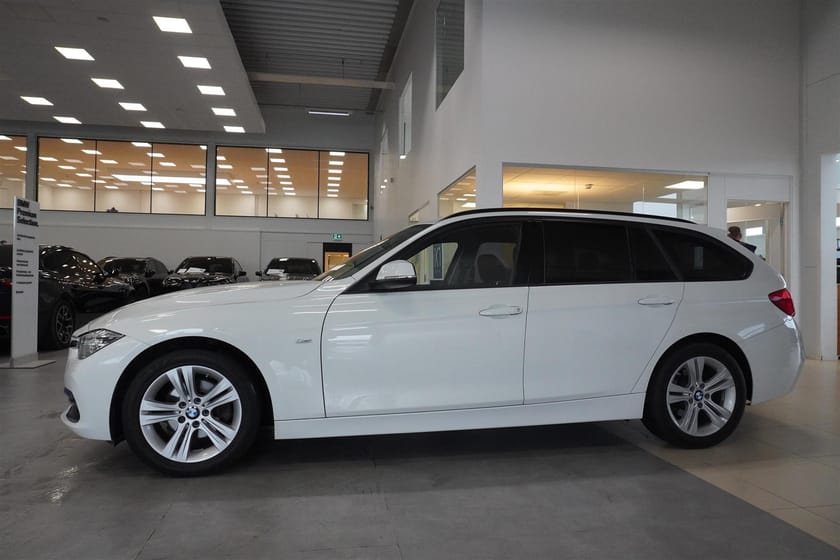 Bild 3 av BMW 320d xDrive Touring Sportline Drag Navi