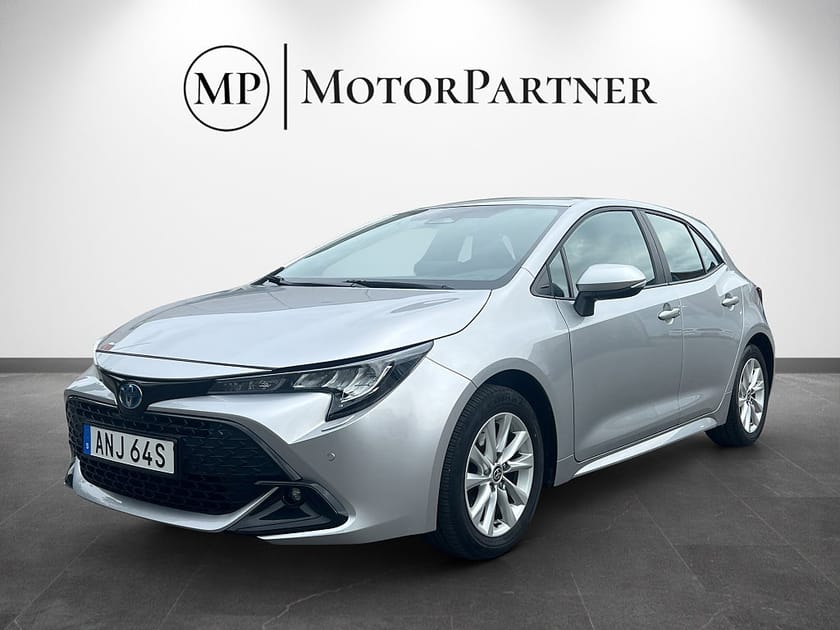 Bild 3 av Toyota Corolla Hybrid e-CVT Active Plus Kamera Cockpit 140hk