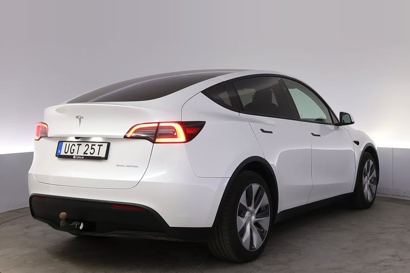 Bild 5 av Tesla Model Y Long Range AWD Autopilot Pano Drag