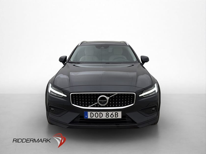 Bild 2 av Volvo V60 Cross Country D4 190hk AWD Pano B&W Skinn 360° HUD