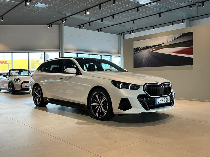 Bild 3 av BMW 530e xDrive Touring M Sport Pro Pano B&W DA Pro Drag