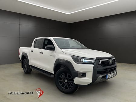 Toyota Hilux Dubbelhytt Invincible 2.8 4WD M/K-Värmare Drag Diff Moms