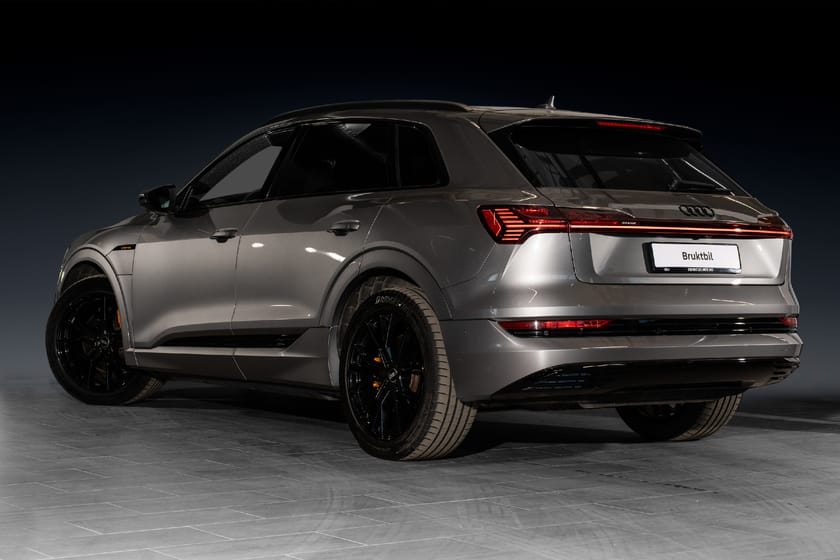 Bilde 5 av Audi e-tron 55 quattro Forvarme App B&O El-seter 360 Sort taktrekk+