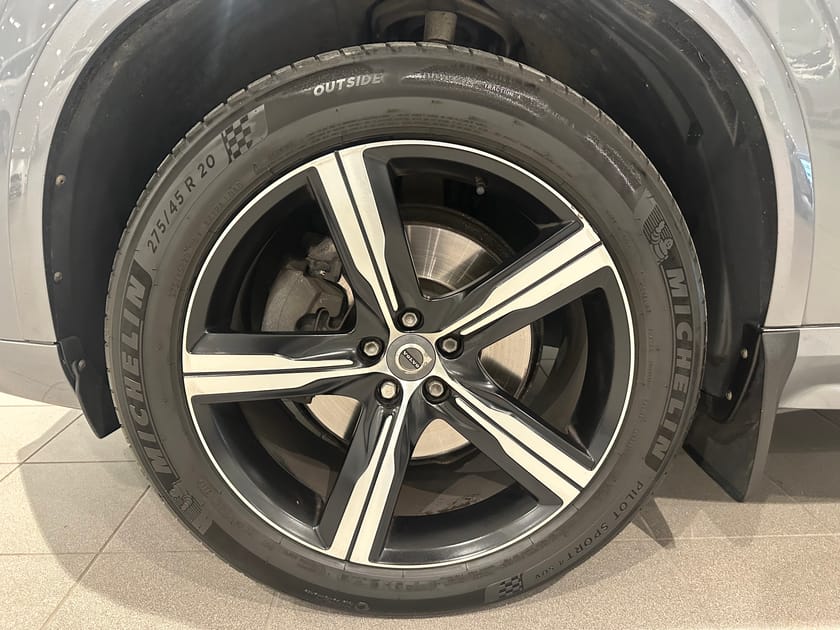Bild 3 av Volvo XC90 T5 AWD R-Design 7-säten / Navigation / Backkamera / Dragkrok /