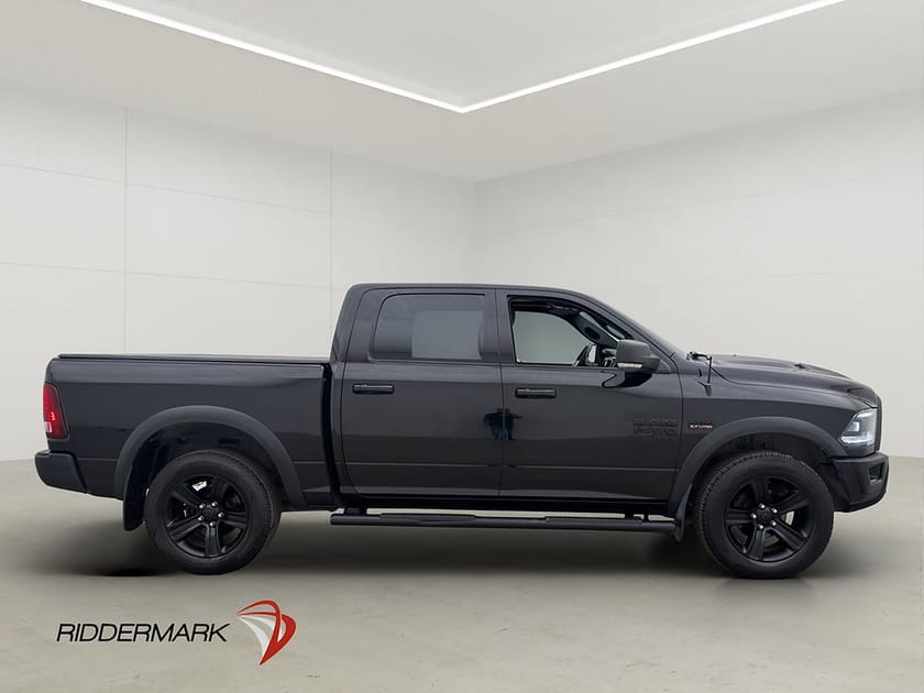 Bild 2 av RAM 1500 Crew Cab Dodge Classic Night V8 4x4 Drag Takluck Alpine Moms
