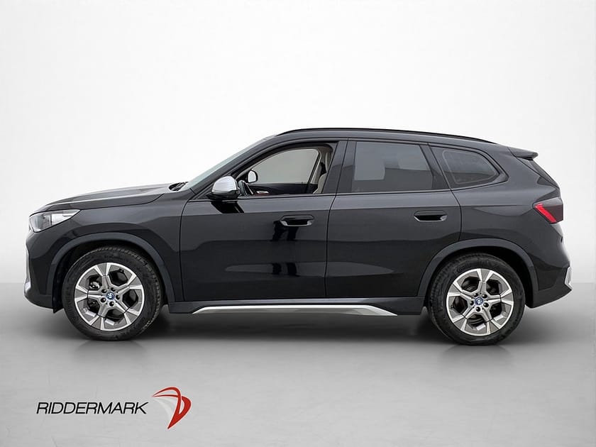Bild 5 av BMW iX1 xDrive30 xLine MOMS 360º HUD H/K CarPlay Drag