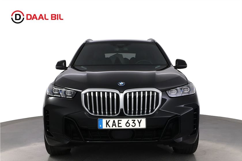 Bild 2 av BMW X5 xDrive50e 490HK M-SPORT INNOVATION H/K® LUFTFJÄD 3DVIEW
