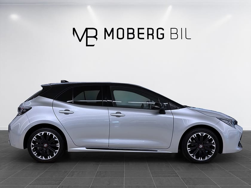 Bild 3 av Toyota Corolla Hybrid e-CVT 122hk GR Sport B-Kamera