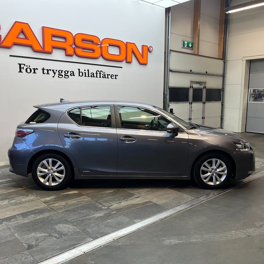 Bild 3 av Lexus CT 200h 1.8 CVT F Sport Navi P-sensorer Skinn Bluetooth