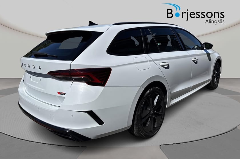 Bild 3 av Škoda Octavia Kombi RS 2,0 TSI 265 Hk 7 vxl DSG Drag värmare