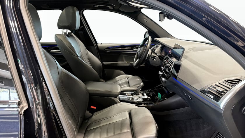 Bild 3 av BMW X3 xDrive20d Steptronic M-Sport Drag Värmare Skinn Pano