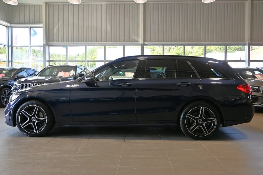 Bild 2 av Mercedes-Benz C 300 T de 9G-AMG Night Edition Drag
