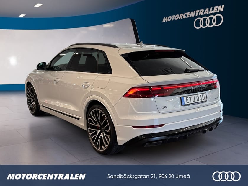 Bild 3 av Audi Q8 60 TFSI e quattro 490hk Selection, HUD, Laser, 23"