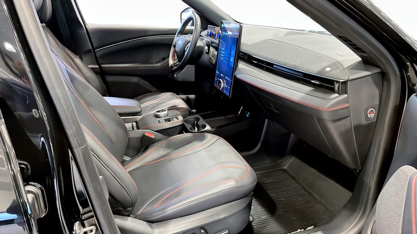 Bild 3 av Ford Mustang Mach-E Long Range AWD 351HK | Teknikpaket | B&O Ljudsystem |