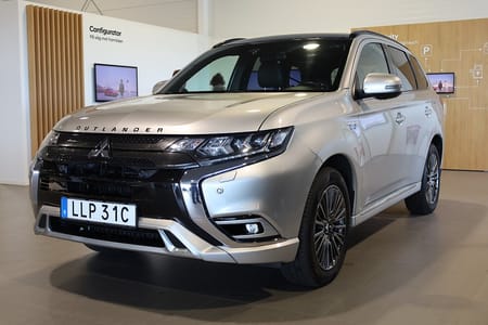 Mitsubishi Outlander PHEV CVT S-Edition Lucka 360° Navi Läder Drag Rattvärme