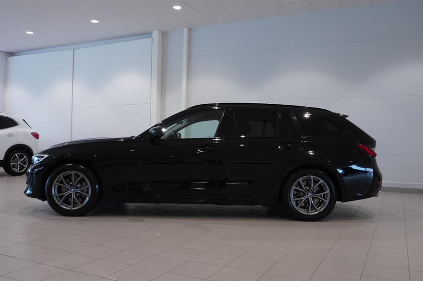 Bild 3 av BMW 330e xDrive Touring Sport Drag Fartpilot Läder HiFi 292hk