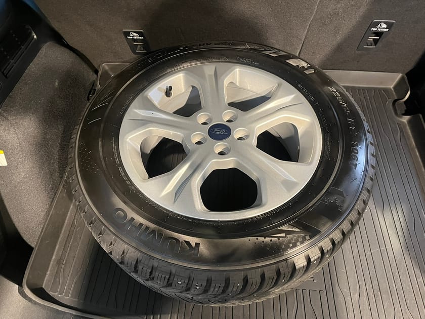 Bild 4 av Ford Kuga Plug-In Hybrid Titanium Busines (225HK) Automat