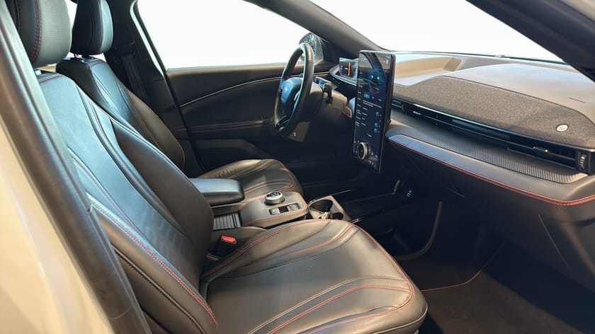 Bild 3 av Ford Mustang Mach-E Standard Range AWD Teknikpaket+ B&O / Pano / 360° Kamera