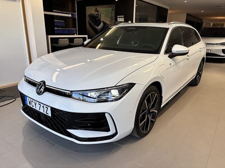 Volkswagen Passat Variant eHybrid 272hk R-Line Privatleasing 4995kr tom 24/5