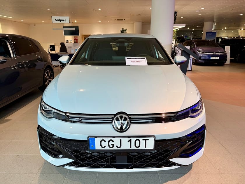 Bild 2 av Volkswagen Golf R-Line 1.5 eTSI (150hk) Aut Värmare Drag