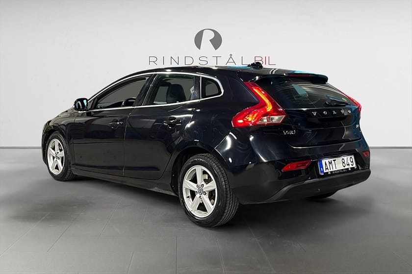 Bild 5 av Volvo V40 D2 115 HK AUT MOMENTUM D-VÄRM PDC 0.36L/MIL KAMREM BYTT
