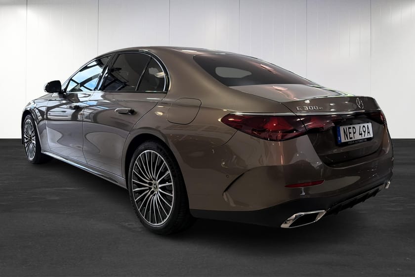 Bild 4 av Mercedes-Benz E 300 e Sedan AMG Line / Burmester