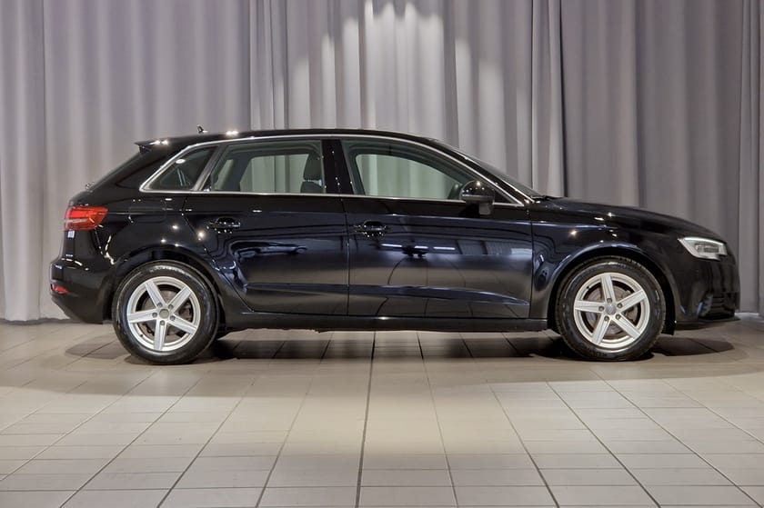 Bild 3 av Audi A3 Sportback 35 TFSI Proline / / 150 HK / Adaptiv farthållare